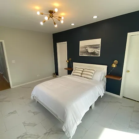 Villa Modern Wrigley Oasis With Parking!