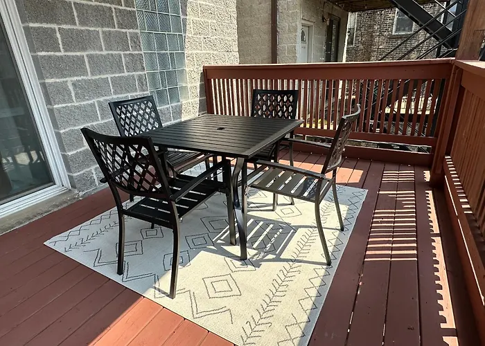 Holiday home Modern Wrigley Oasis With Parking! Chicago