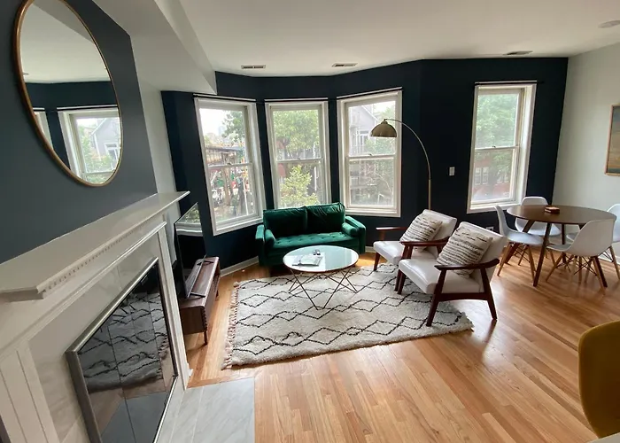 Modern Wrigley Oasis With Parking! Holiday home