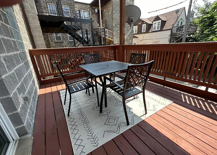 Modern Wrigley Oasis With Parking! Holiday home *